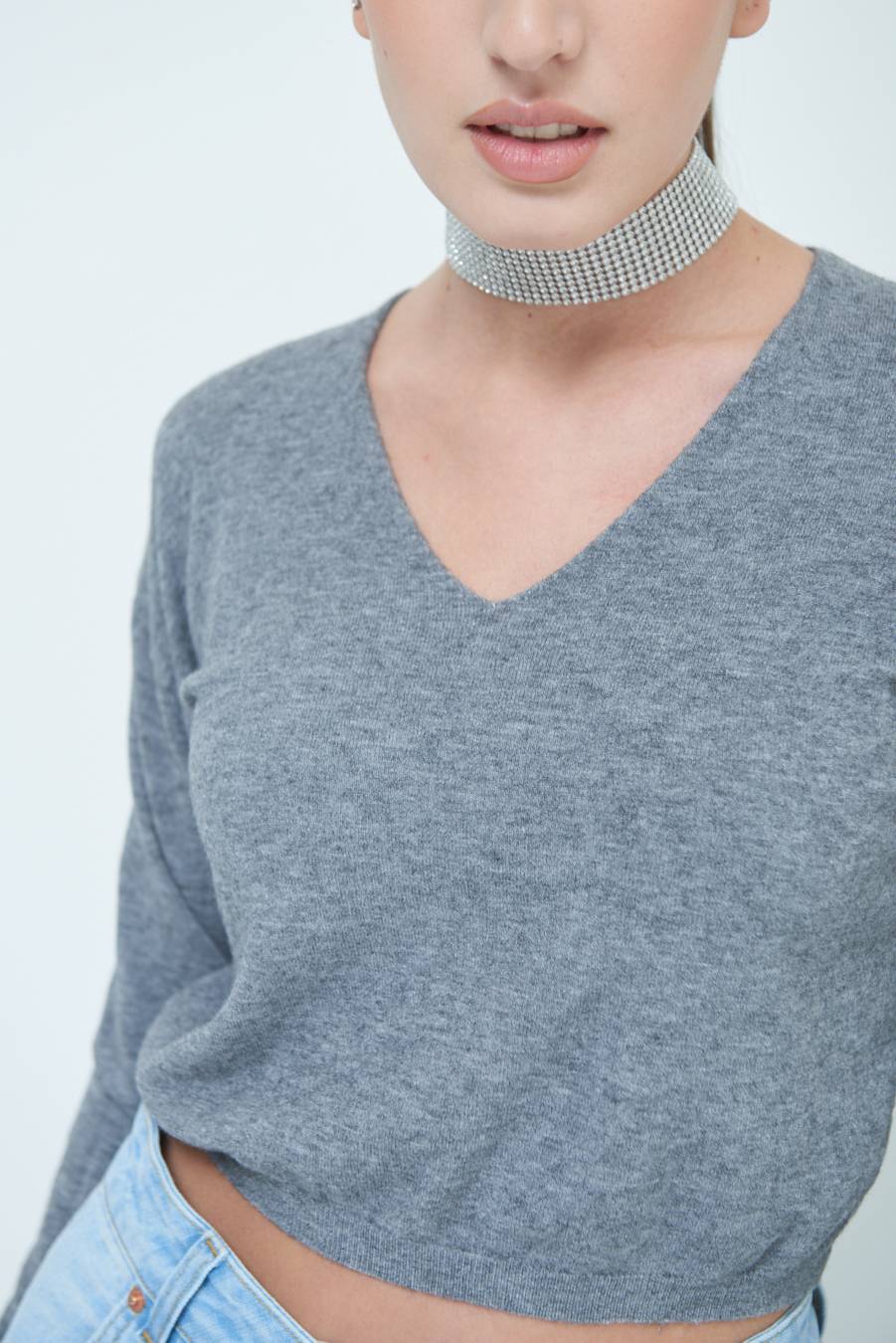 Kikisix MAGLIA SCOLLO V CORTA GRIGIO Ultimi tre giorni
