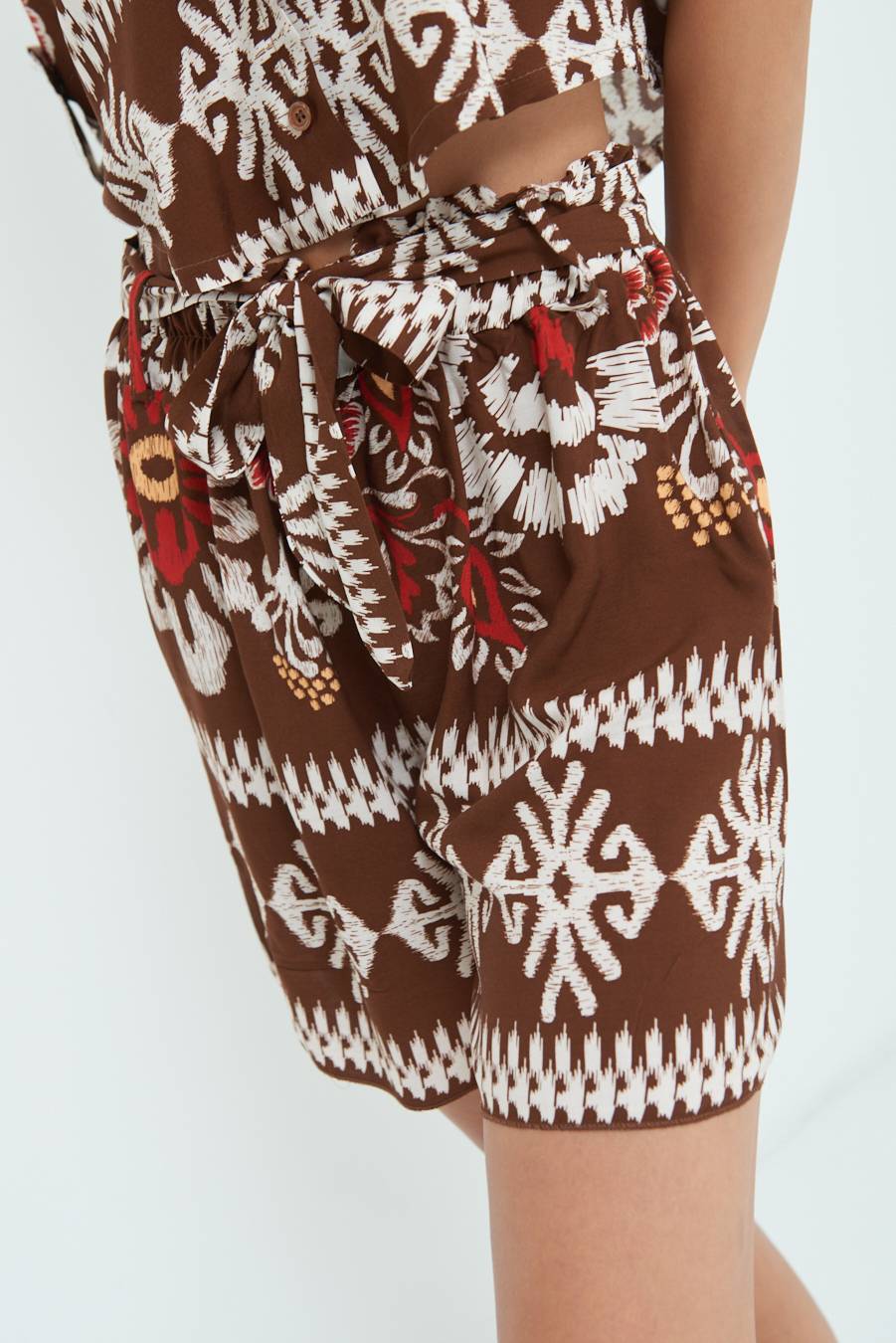 Kikisix SHORTS CON CINTURA STAMPA BALZA MORO Fino al 50% di sconto