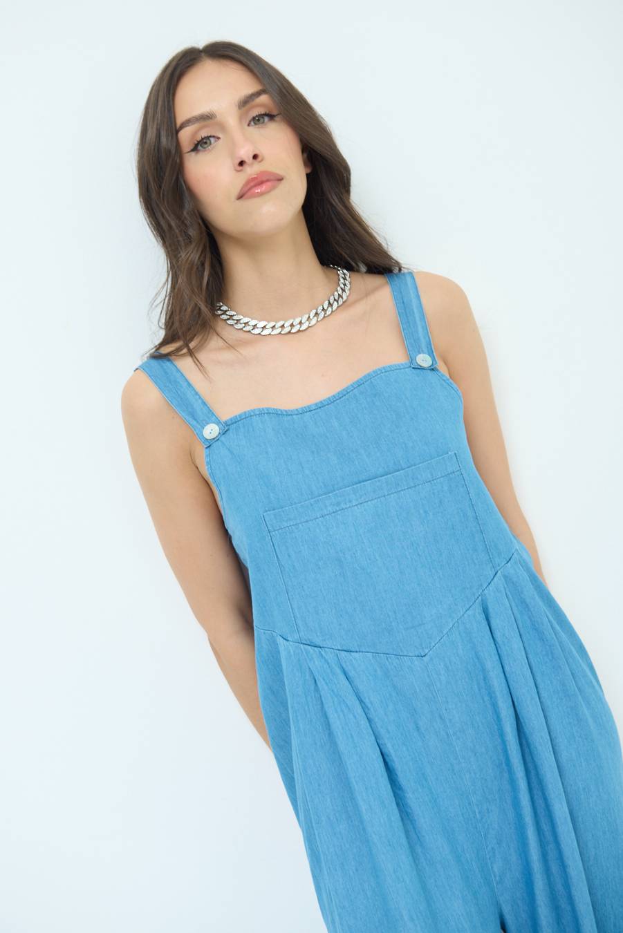 Kikisix SALOPETTE TASCA DAVANTI CHAMBRAY BLU MEDIO Vendita Economica