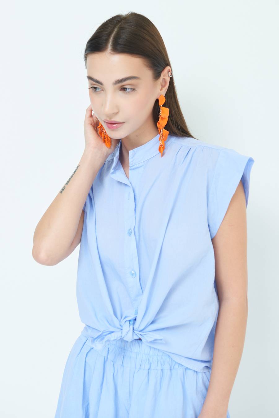 Kikisix CAMICIA SMANICATA CON NODO AZZURRO Acquista Ora