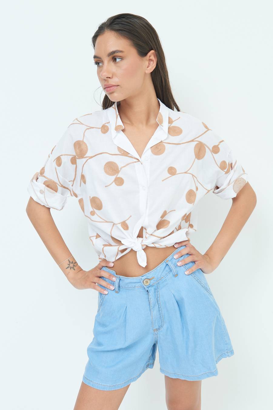 Kikisix CAMICIA NODO RICAMO CERCHIO BIANCO Prezzo Ridotto