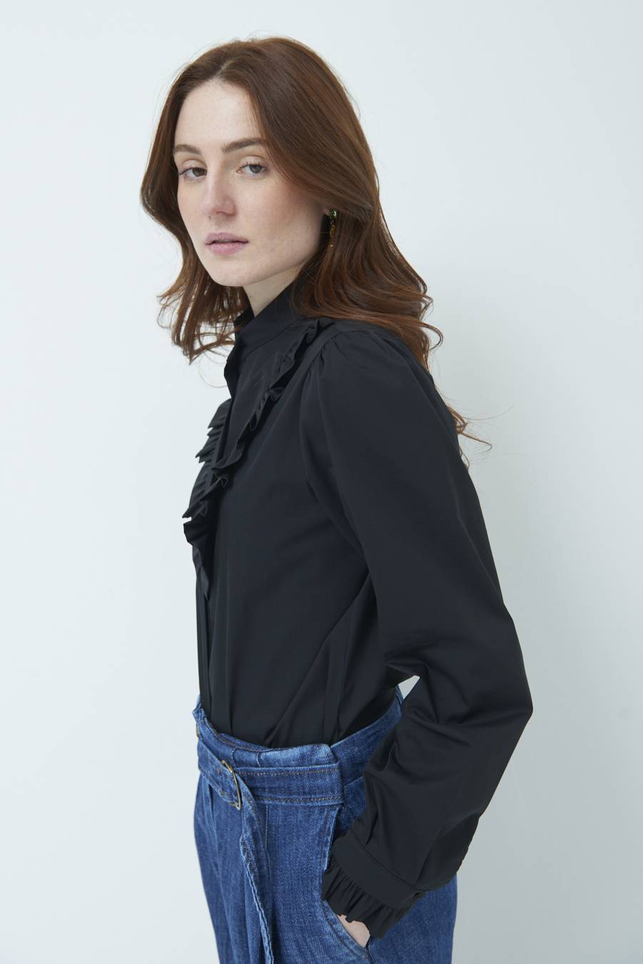 Kikisix CAMICIA CON ROUCHE NERO Offerta esclusiva