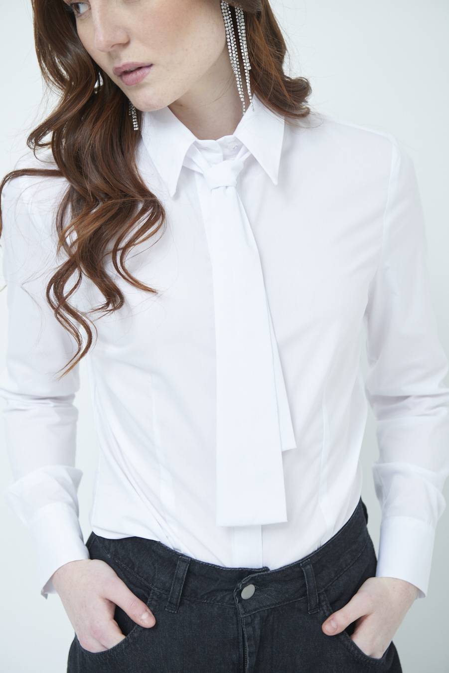 Kikisix CAMICIA CON CRAVATTA IN TINTA BIANCO Cyber Monday