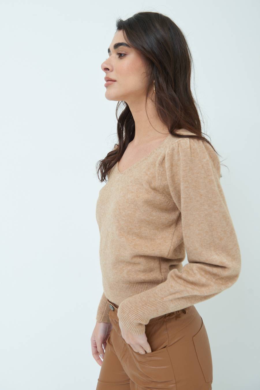 Kikisix MAGLIA SCOLLO V CON MANICA INCRESPATA CAMMELLO Offerta Pasqua