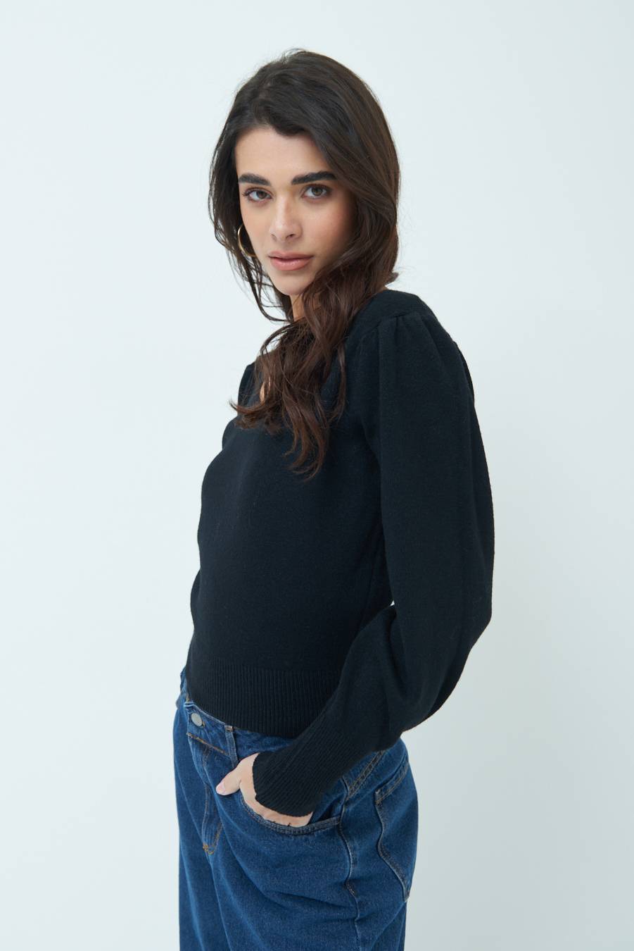 Kikisix MAGLIA SCOLLO V CON MANICA INCRESPATA NERO Offerta per la Festa della Mamma