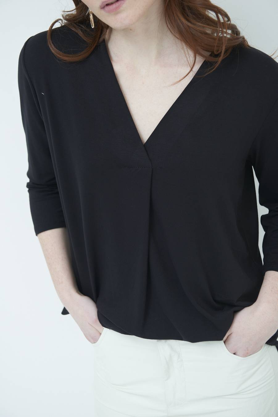 Kikisix MAGLIA V PIEG. DAVANTI NERO Latest fashion