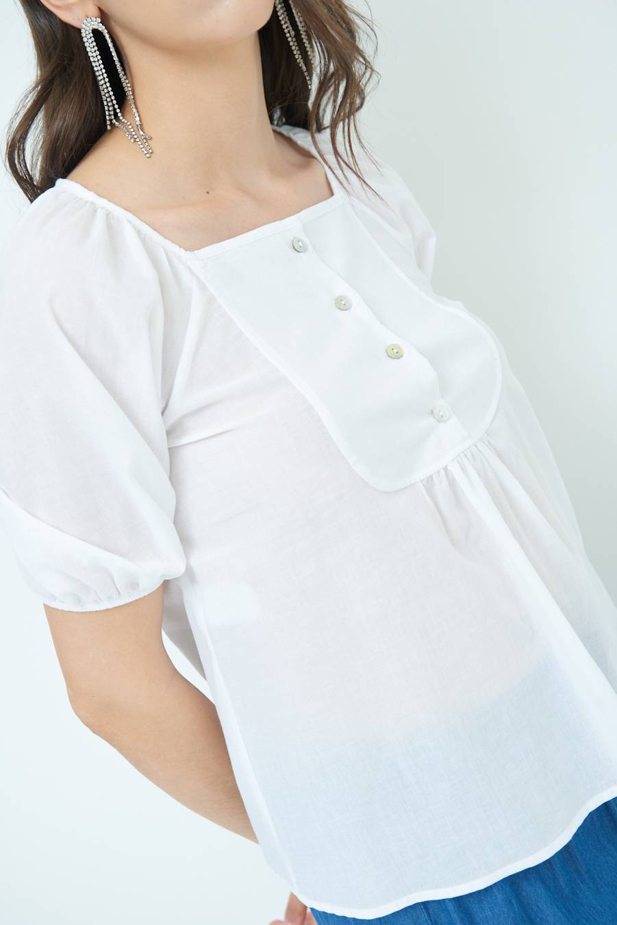 Kikisix CAMICIA CON BOTTONCINI DAV. COTONE BIANCO Offerte esclusive