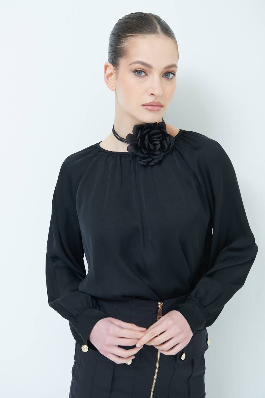 Kikisix CASACCA RASO VISCOSA INCRESPATA COLLO NERO Offerte speciali