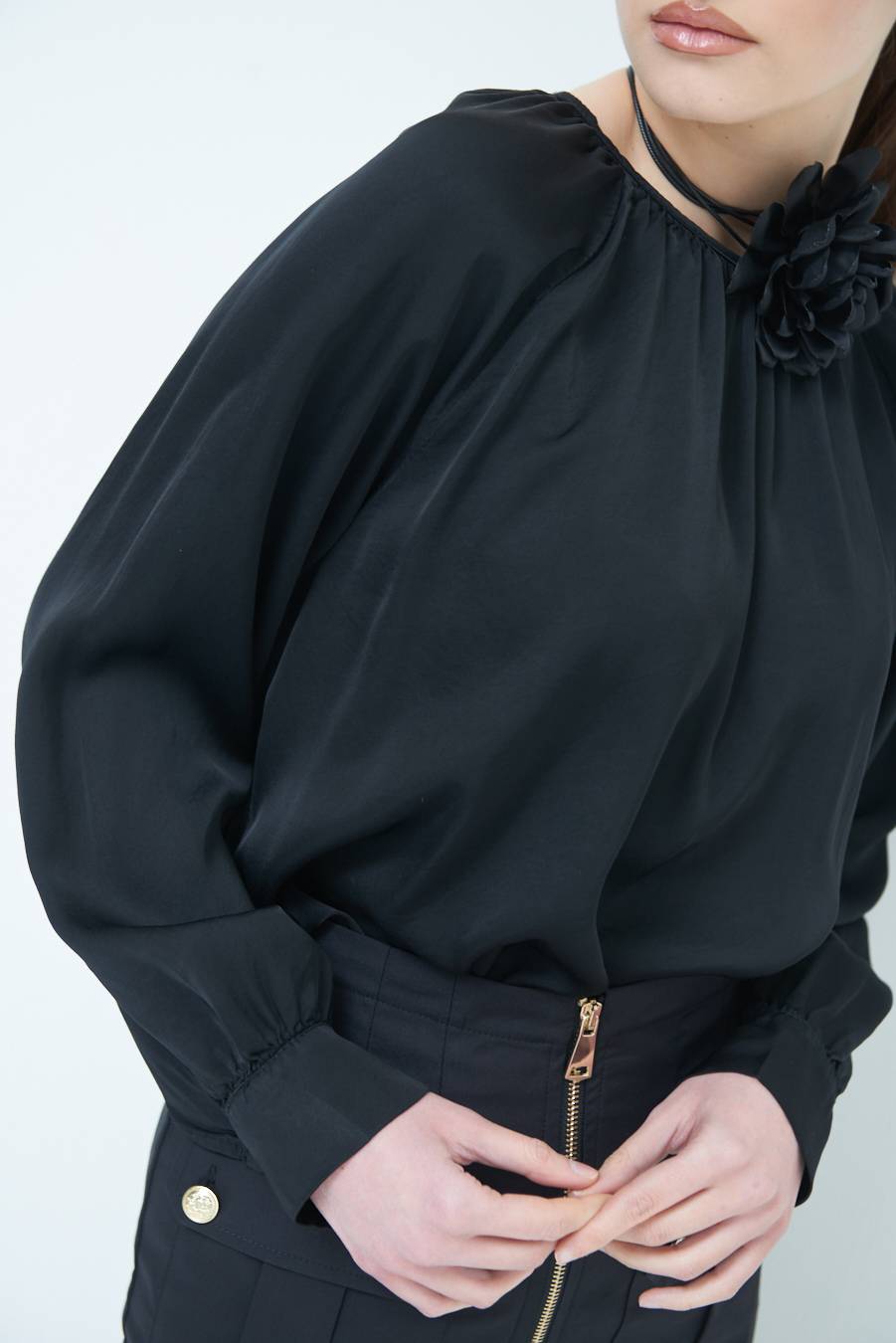 Kikisix CASACCA RASO VISCOSA INCRESPATA COLLO NERO Offerte speciali