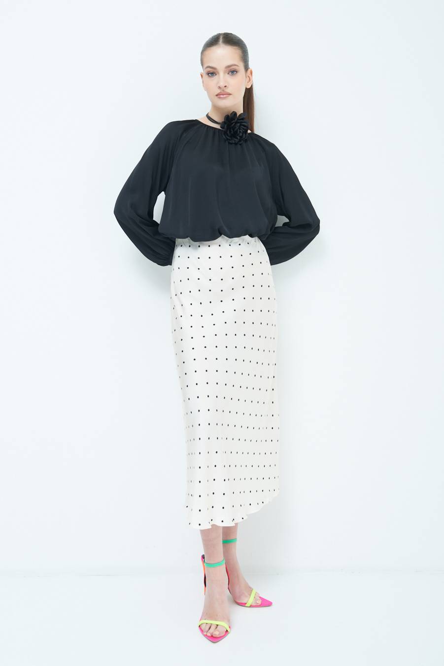 Kikisix GONNA POIS RASO NERO Rilascio limitato