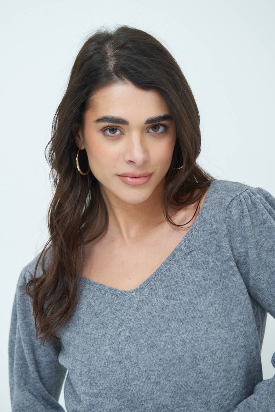 Kikisix MAGLIA SCOLLO V CON MANICA INCRESPATA GRIGIO Spedizione Gratuita