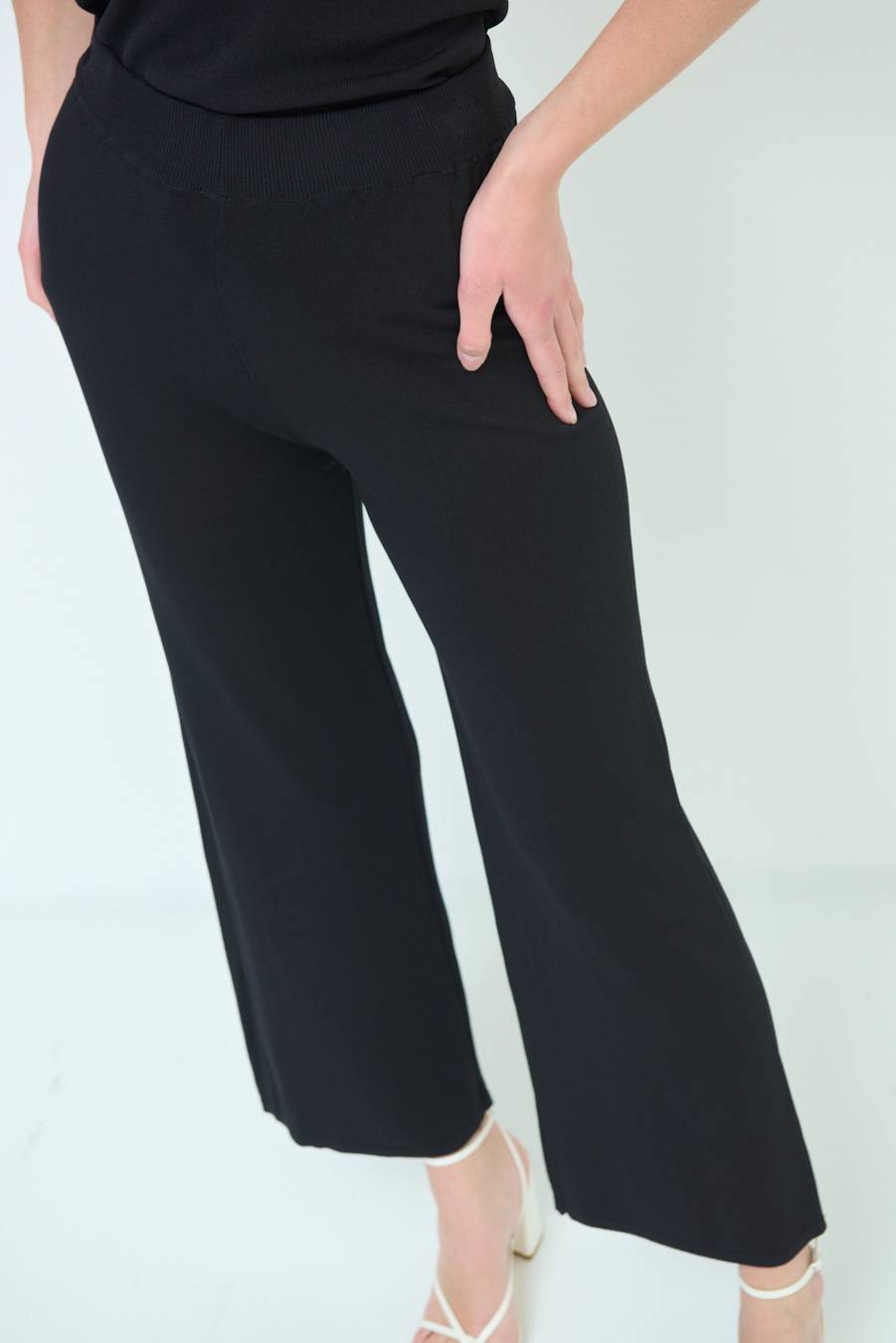 Kikisix PANTALONE PALAZZO MAGLIERIA NERO In Vendita