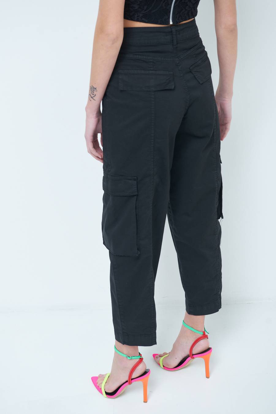 Kikisix PANTALONE TASCONI NERO Grande vendita