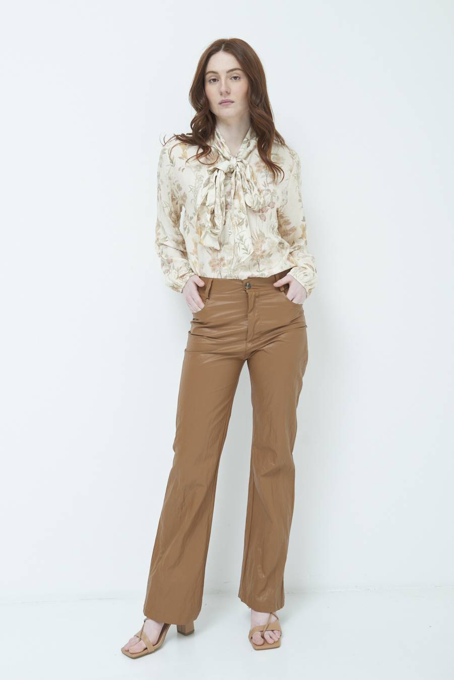 Kikisix PANTALONE ECOPELLE STROPICCIATA BEIGE Offerte esclusive