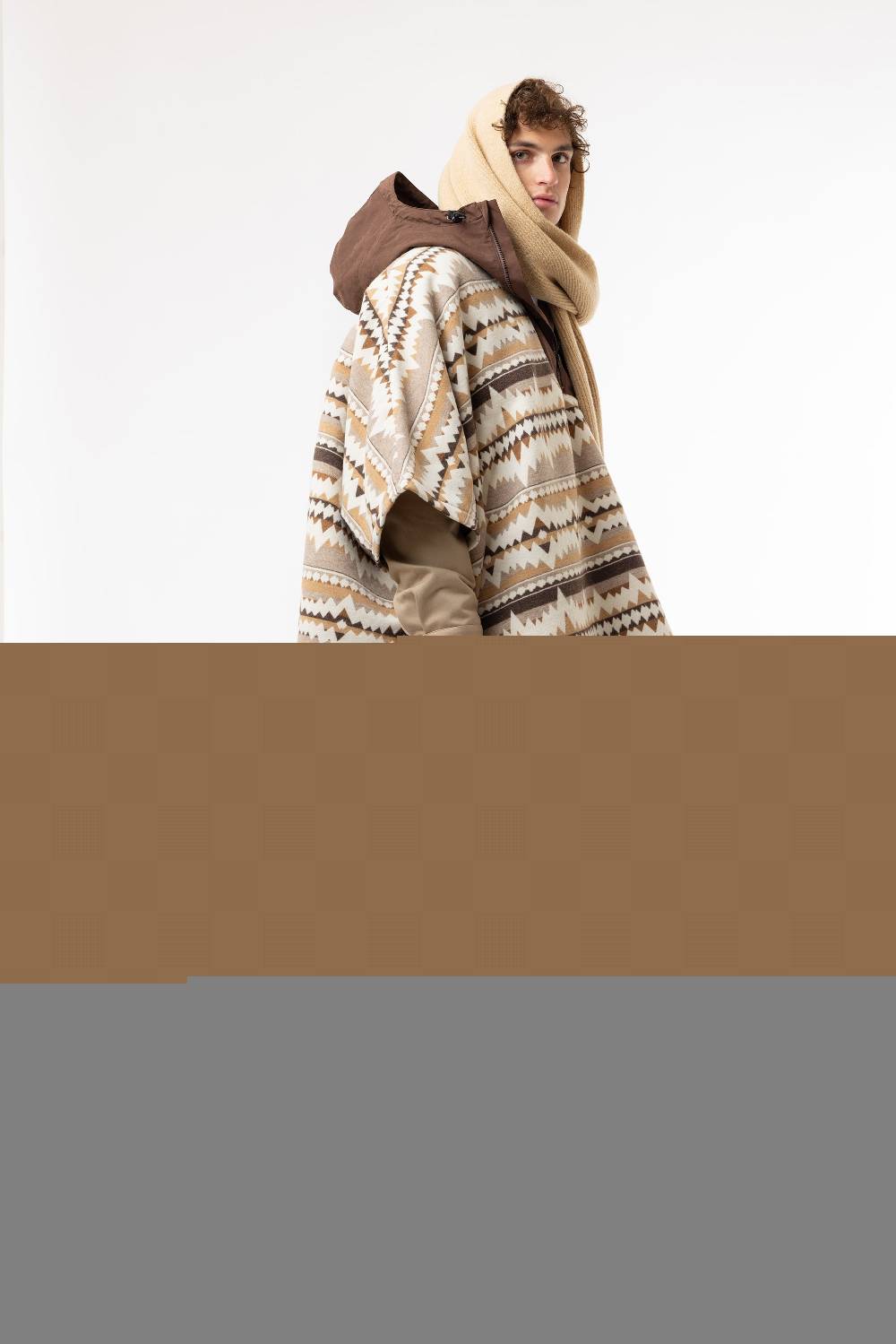 Lc23 Cape Coat Beige Comprane uno, ottenene uno gratis