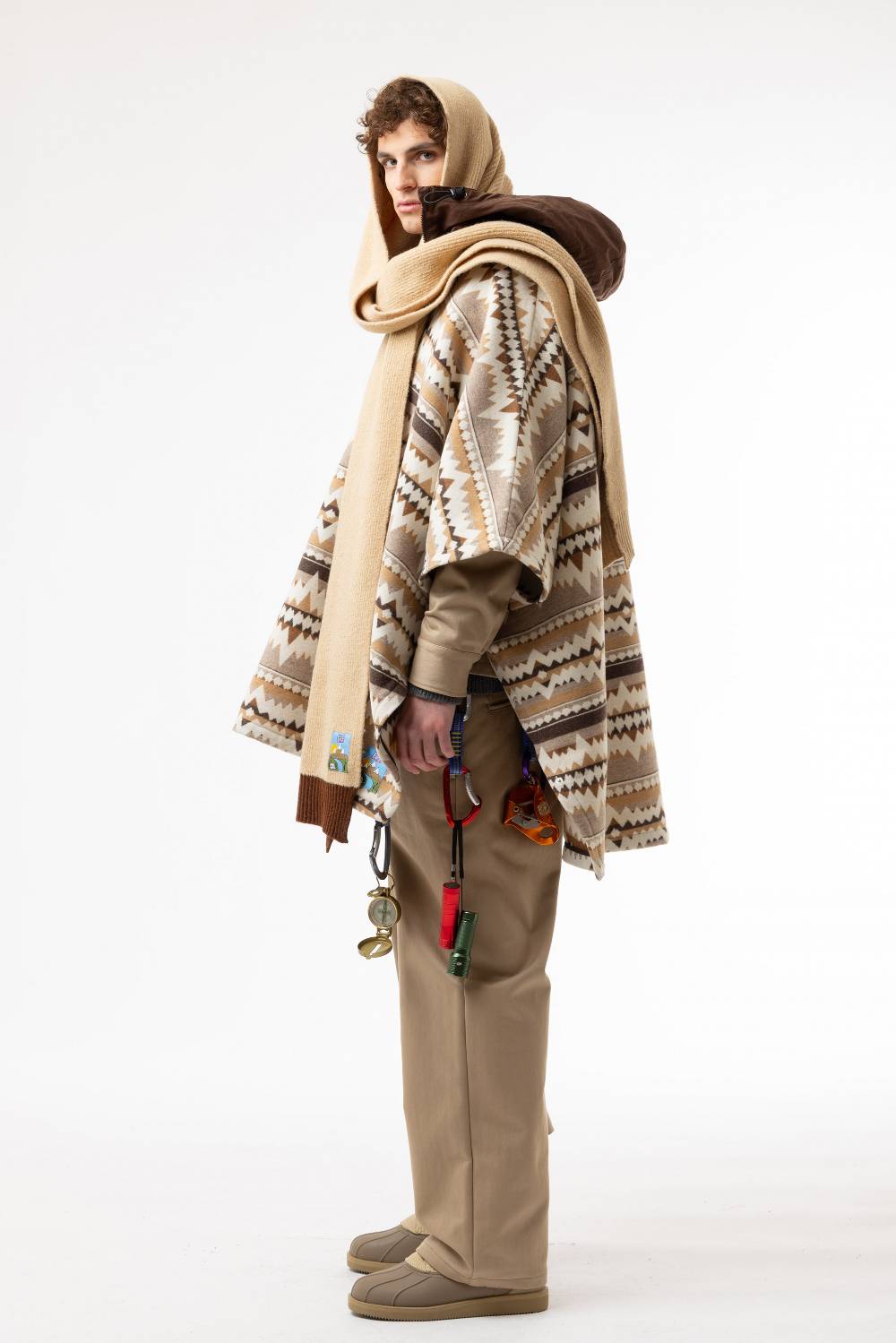 Lc23 Cape Coat Beige Comprane uno, ottenene uno gratis