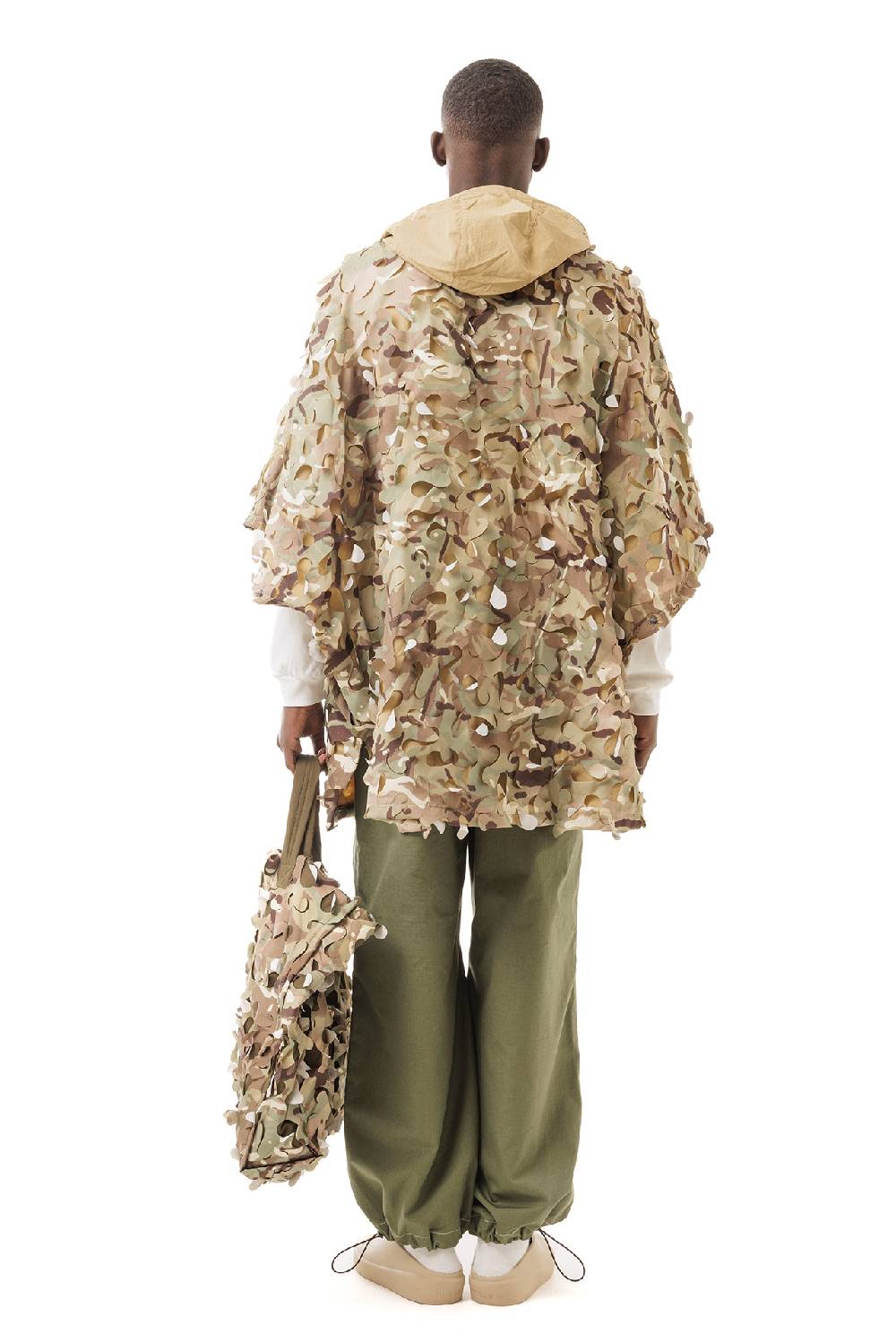 Lc23 Laserated Nylon Camo Beige Cape Coat Trasporto libero internazionale