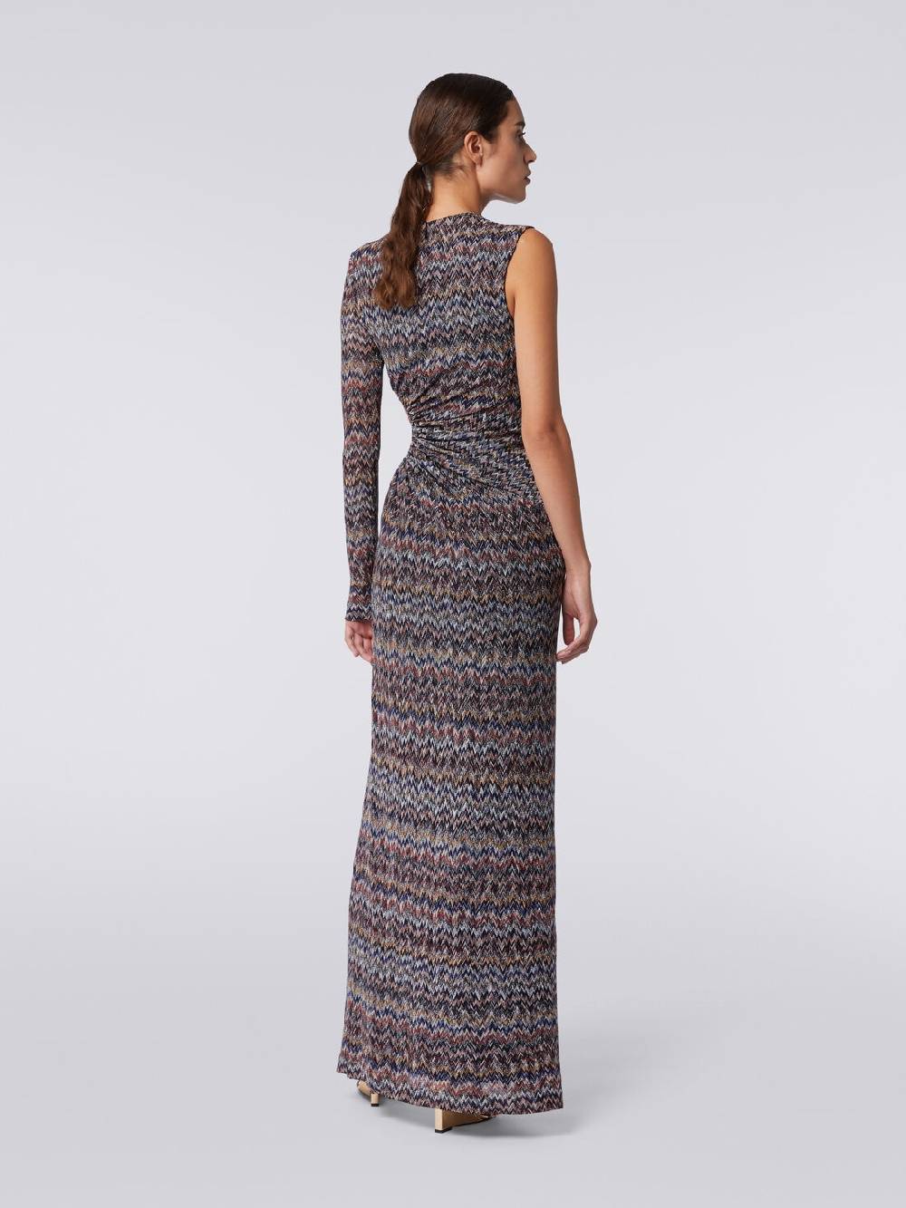 M Missoni Abito lungo monospalla con dettaglio cut-out e spacco In Saldo