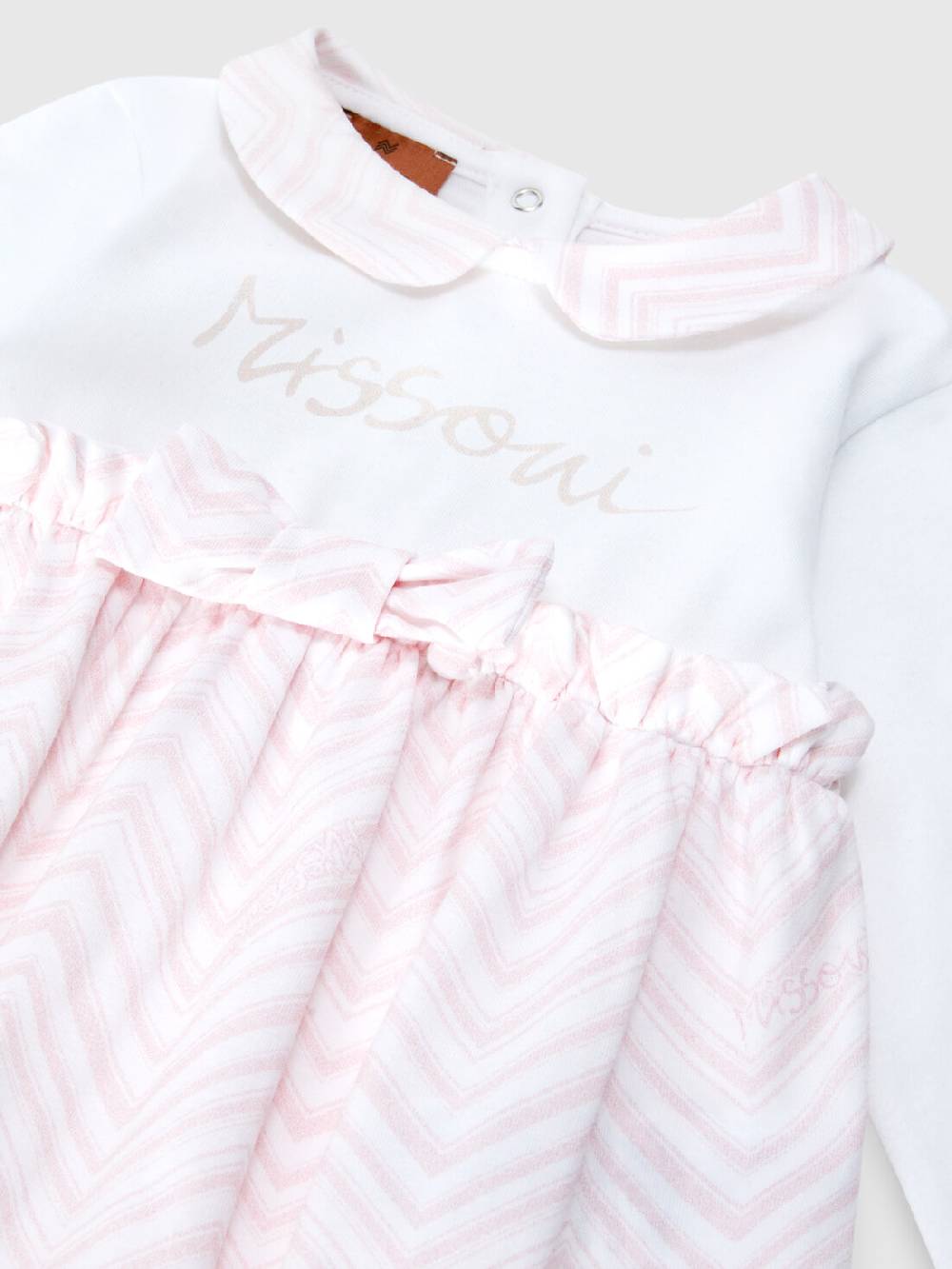 M Missoni Set tre pezzi con tutina, zuccotto e bavaglino in cotone con inserti zig zag In vendita