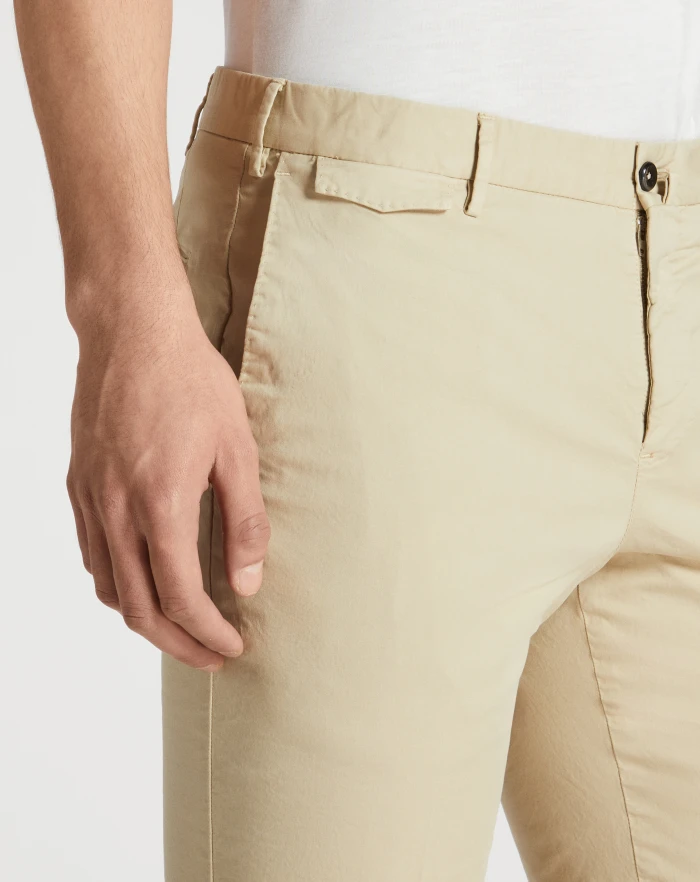 Pantaloni Torino Bermuda in gabardina stretch Fino Al -60%