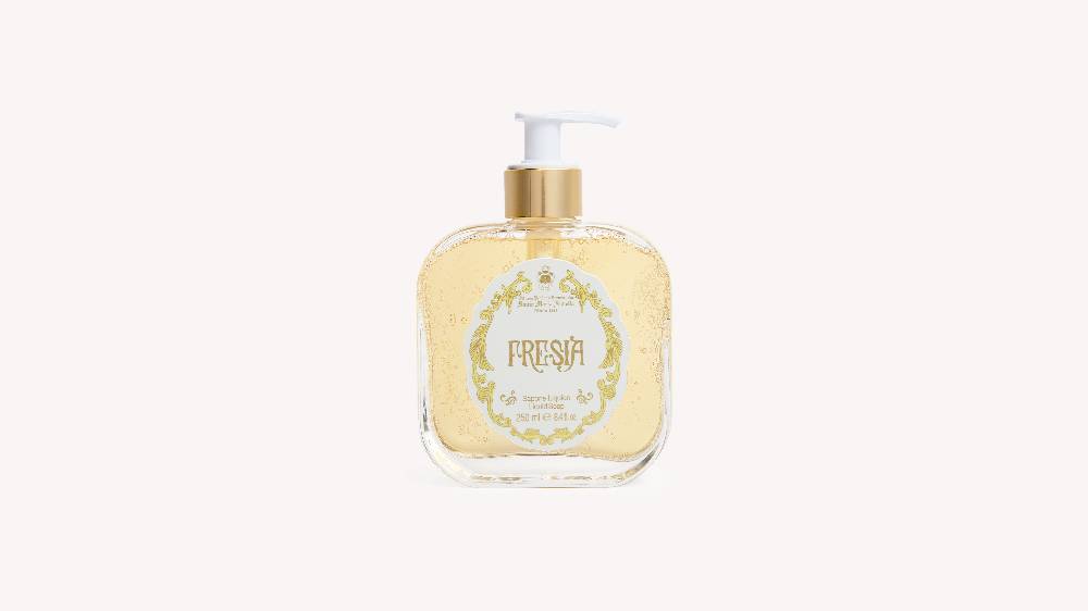 SANTA MARIA NOVELLA SAPONE LIQUIDO FRESIA 250ML 3236001250ML SKU: 3236001250ML Offerta natalizia