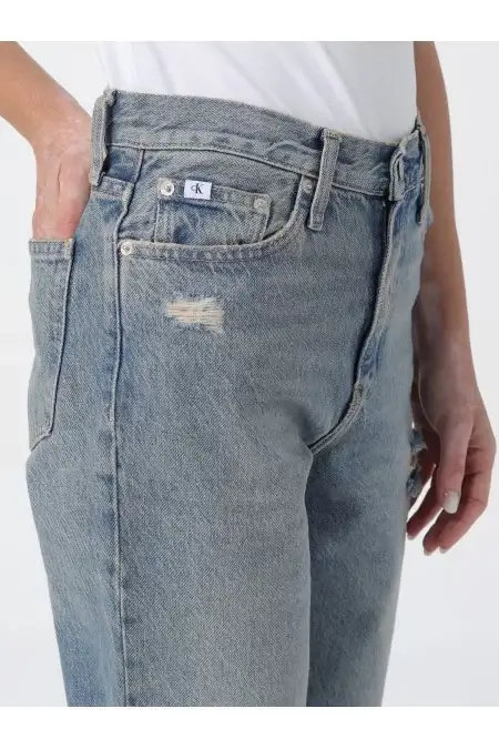 CALVIN KLEIN Jeans delle donne di Calvin Klein Il marchio di moda Calvin Klein presenta i jeans femminili dal design elegante e di alta qualità. Perfetti per ogni occasione Nuovo