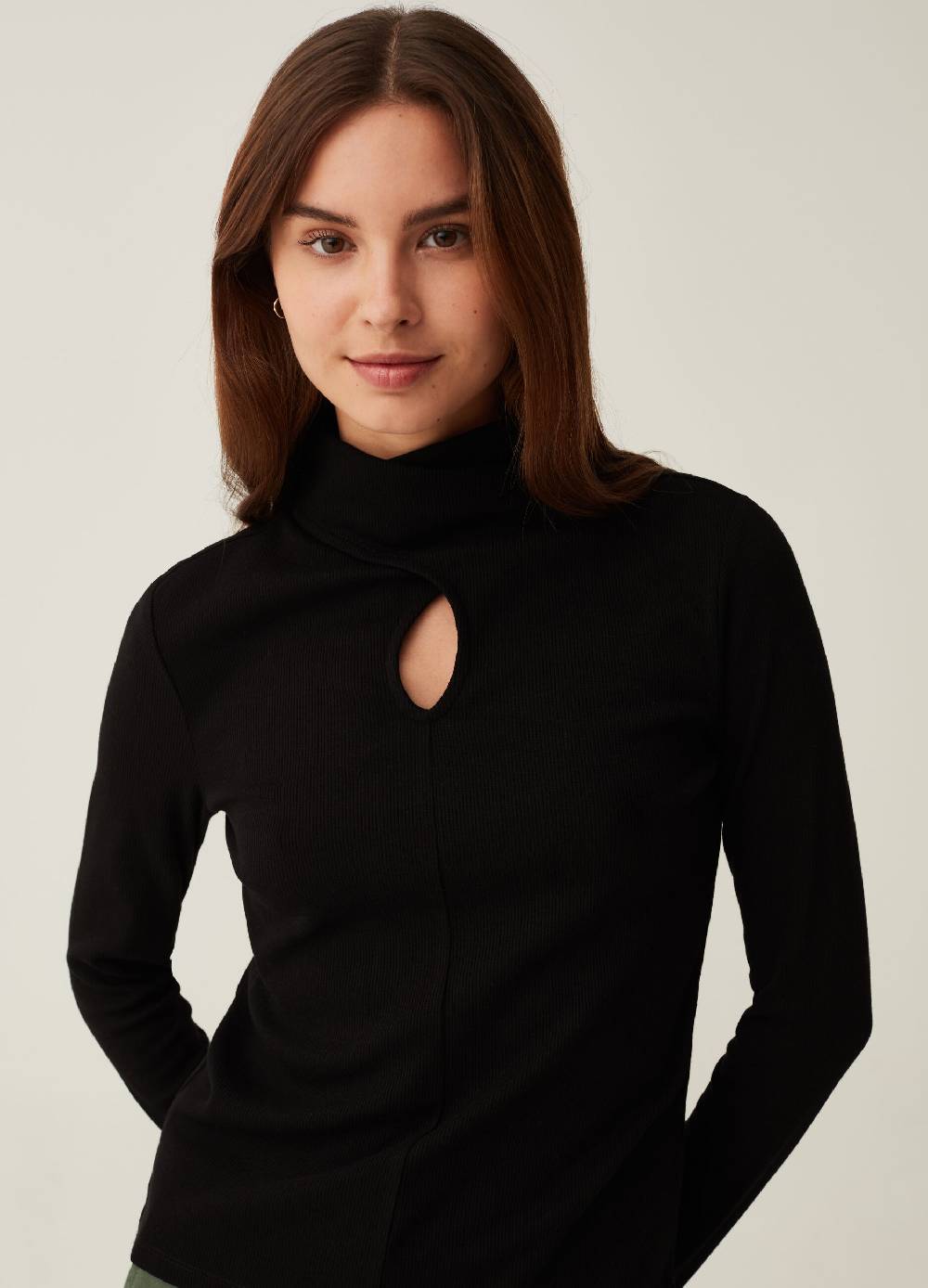 OVS T-shirt mock neck con dettaglio cut out In Vendita