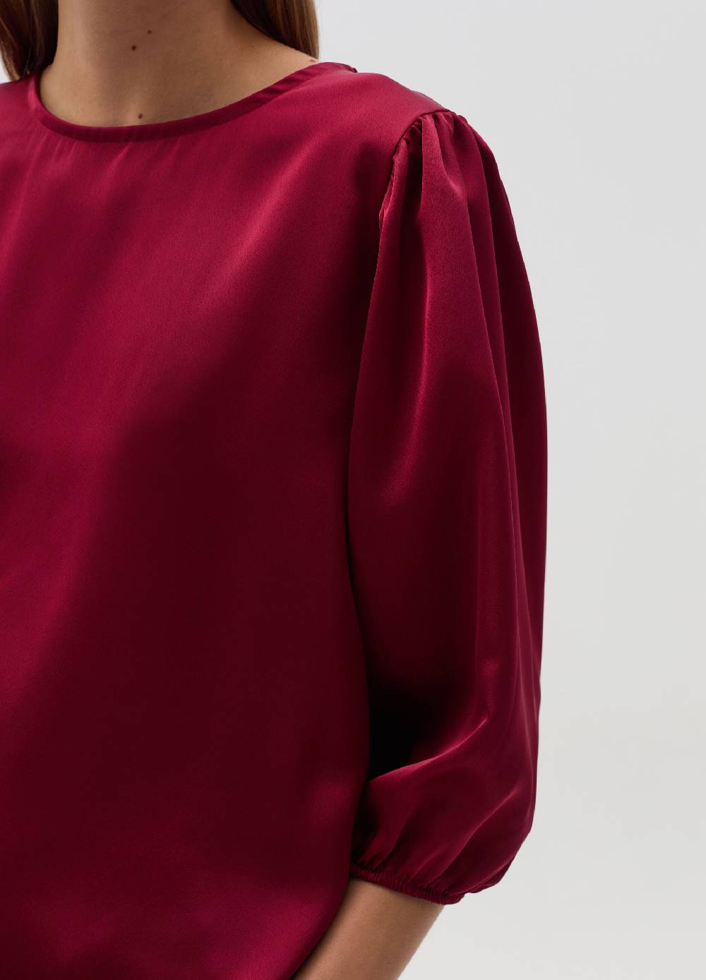 HYBRID Blusa in satin con maniche a sbuffo Soddisfazione Garantita