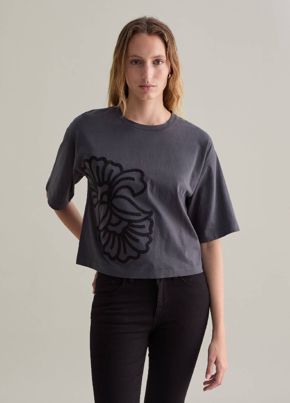 PIOMBO T-shirt over con ricamo floreale 50% di sconto per tempo limitato