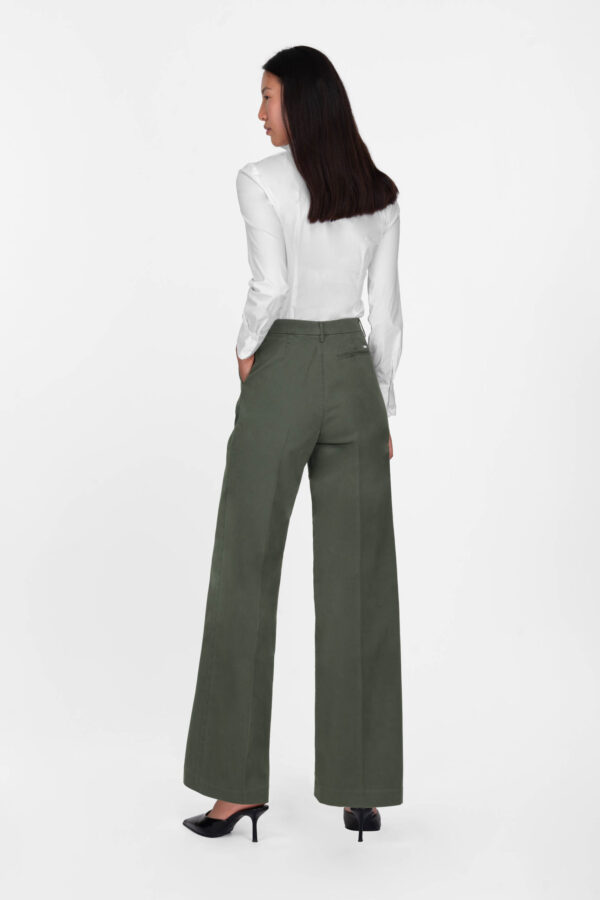 Sartoria Tramarossa PANTALONE AURELIA WIDE LEG IN GABARDINA DI COTONE VERDE Esporta salva