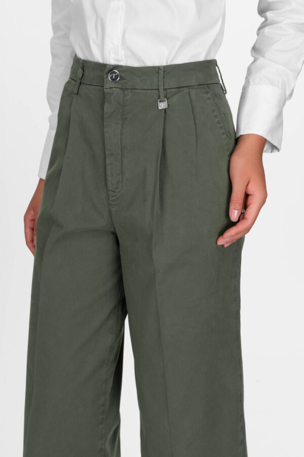 Sartoria Tramarossa PANTALONE AURELIA WIDE LEG IN GABARDINA DI COTONE VERDE Esporta salva