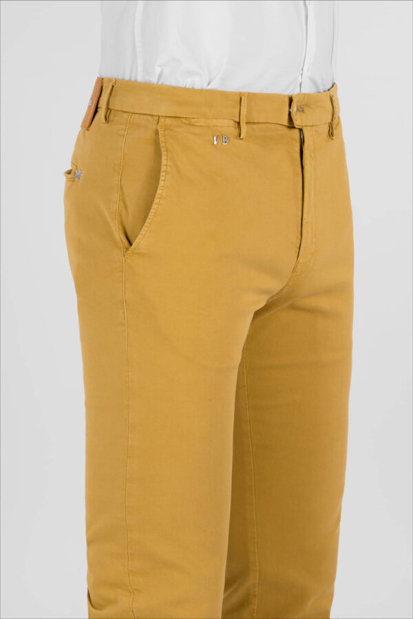 Sartoria Tramarossa PANTALONE LUIS SLIM IN GABARDINA LEGGERA DI COTONE STRETCH GIALLO In Linea