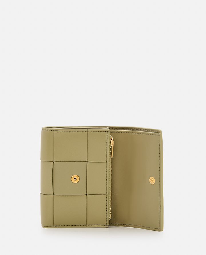 Bottega Veneta TRI-FOLD LEATHER WALLET Offerta esclusiva