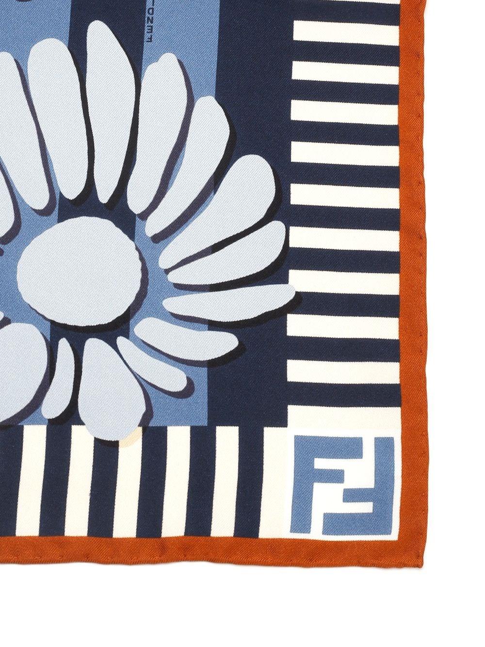 Al Duca D'Aosta Fendi Foulard in seta stampa Peekaboo Offerta
