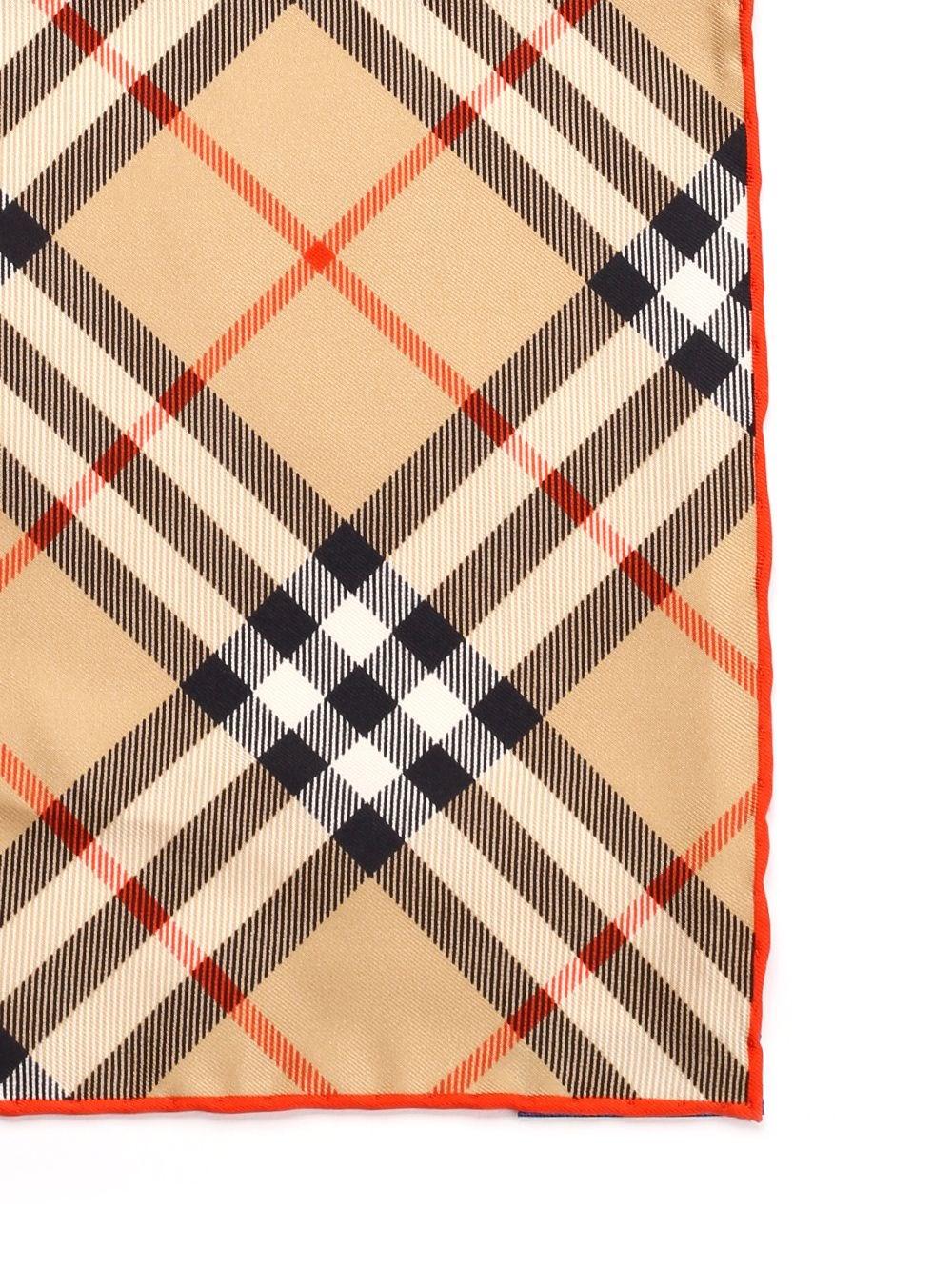 Al Duca D'Aosta Burberry Foulard in seta In Vendita