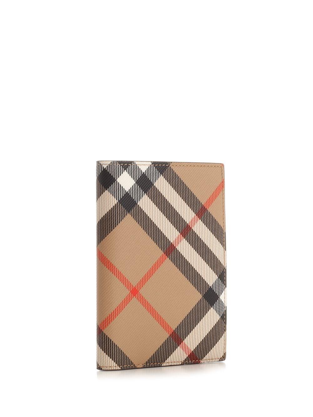 Al Duca D'Aosta Burberry Porta passaporto 50% di sconto con spedizione gratuita